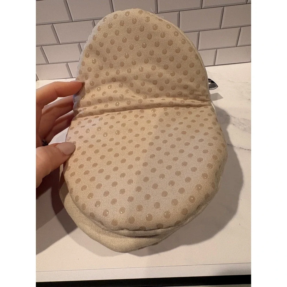 Kate Spade New York Mini Oven Mitts Set of 2 Tan White Polka Dot Silicone Grip